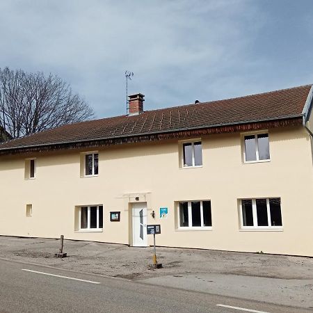 Les P'Tites Pistes Bed & Breakfast Chaux-des-Pres Exterior photo