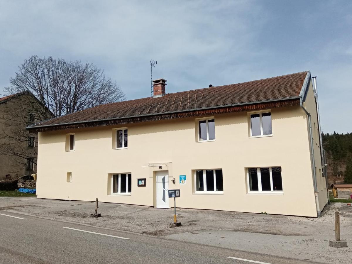 Les P'Tites Pistes Bed & Breakfast Chaux-des-Pres Exterior photo